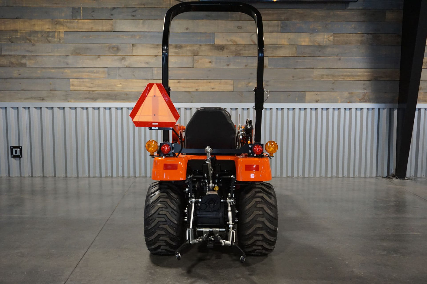 1022H - 10 SERIES, 22HP W/ 100 LOADER
