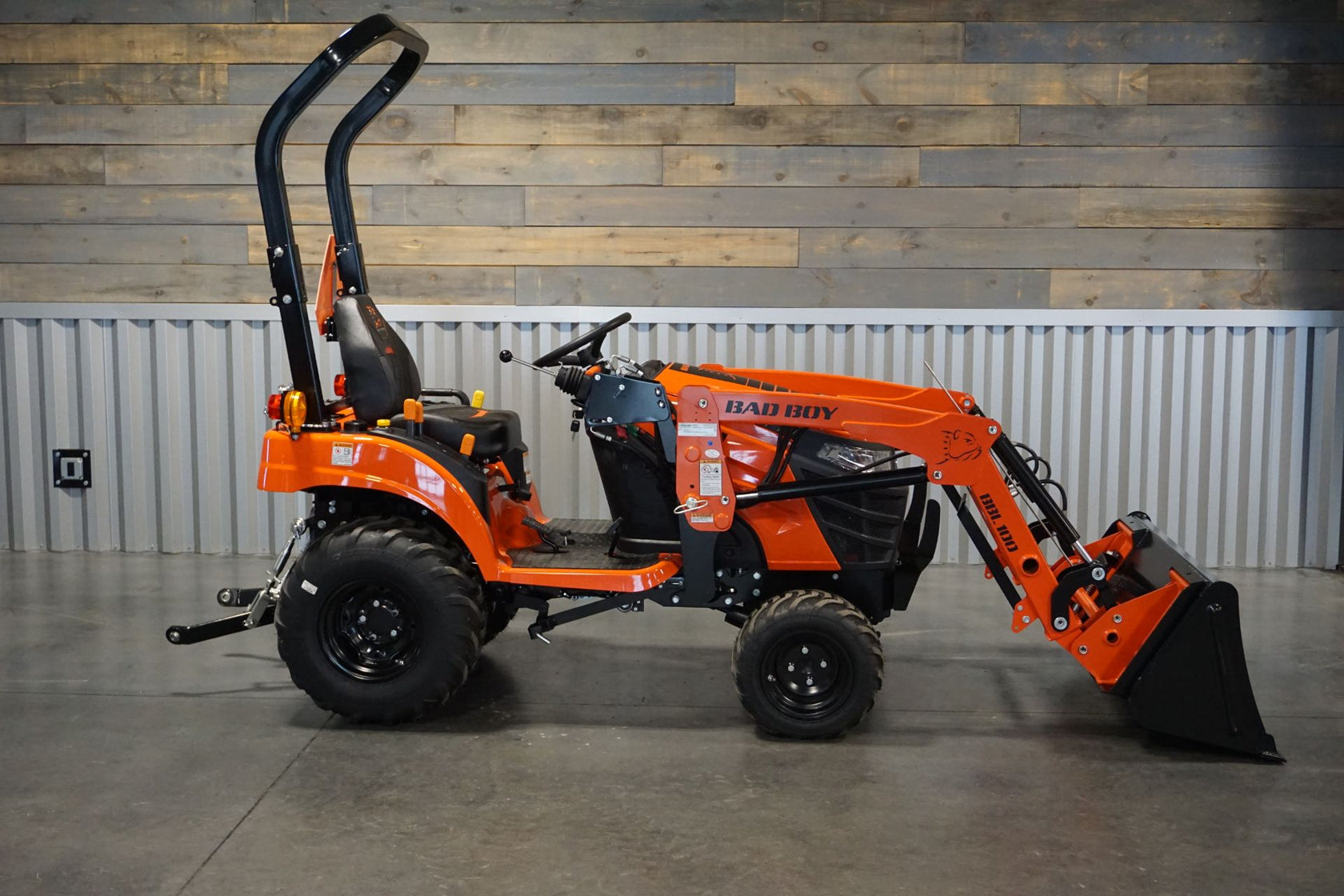 1022H - 10 SERIES, 22HP W/ 100 LOADER – The Bad Boy Garage